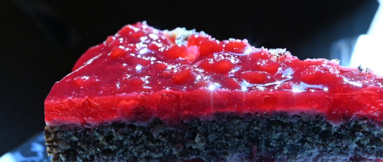 Mohn-Preiselbeertorte